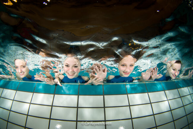 Synchroonzwemmers onder water fotoshoot.
