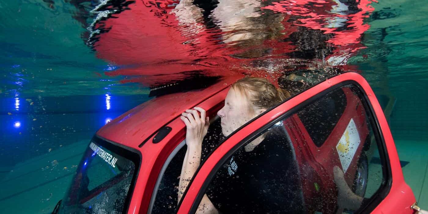 Auto te water-Quest-onderwater-ontsnapping auto te water training- ontsnapping uit auto