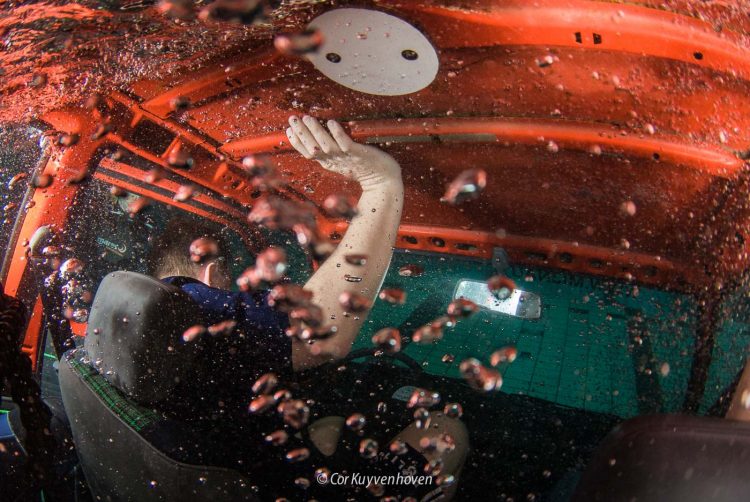 Auto te water-ontsnappen uit auto-Quest