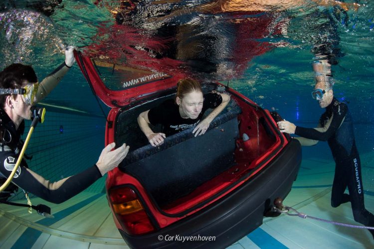 Auto te water-ontsnappen-wat te doen-Quest