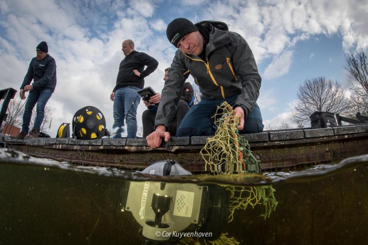 De stichting Ghost Diving heeft een ROV van Deeptrekker waarmee geoefend wordt in de Vinkeveense plassen.