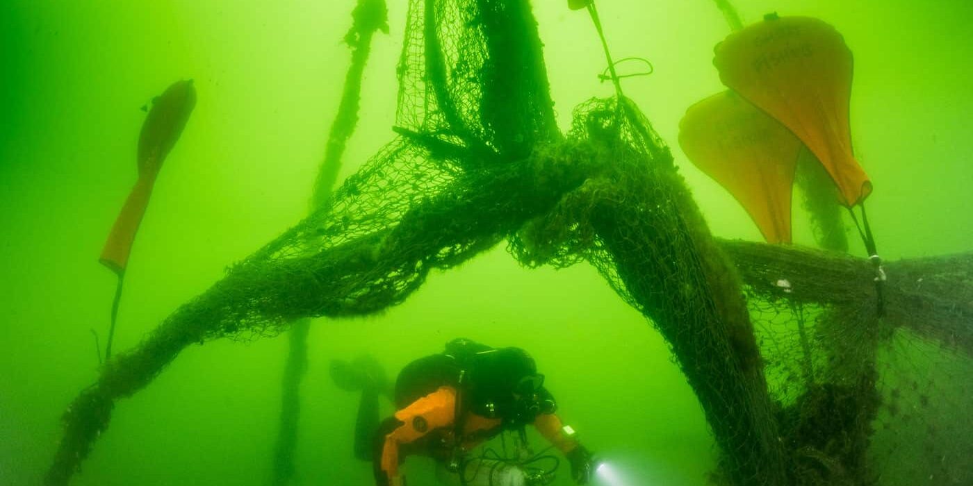 Duiker-opgedoken-verspeelde-visnetten-Baltische zee-Ghost Diving