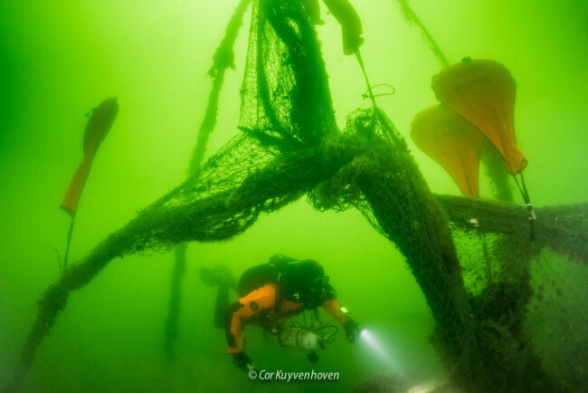 Duiker-opgedoken-verspeelde-visnetten-Baltische zee-Ghost Diving