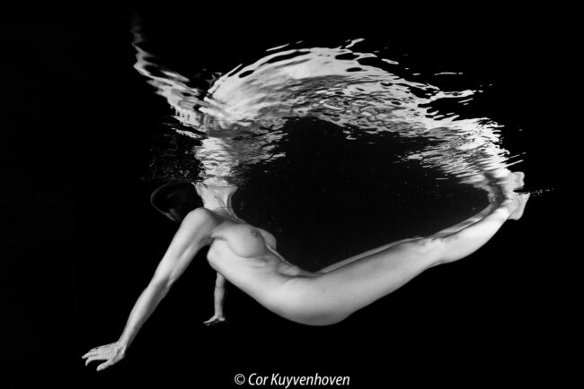 Naakte vrouw onderwatershoot