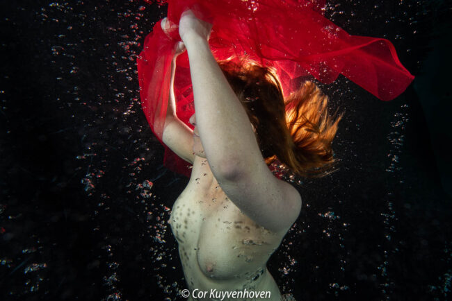 onderwaterfotoshoot-naakte vrouw