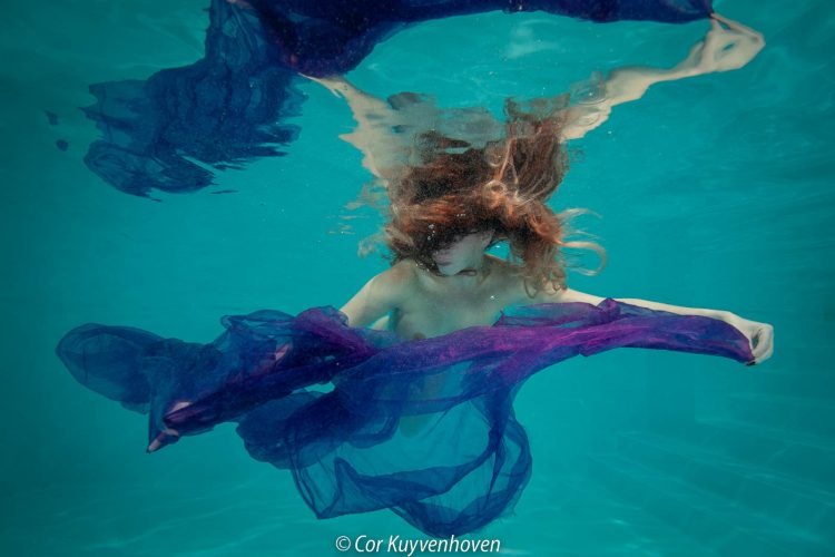 Naakt fotoshoot onderwater