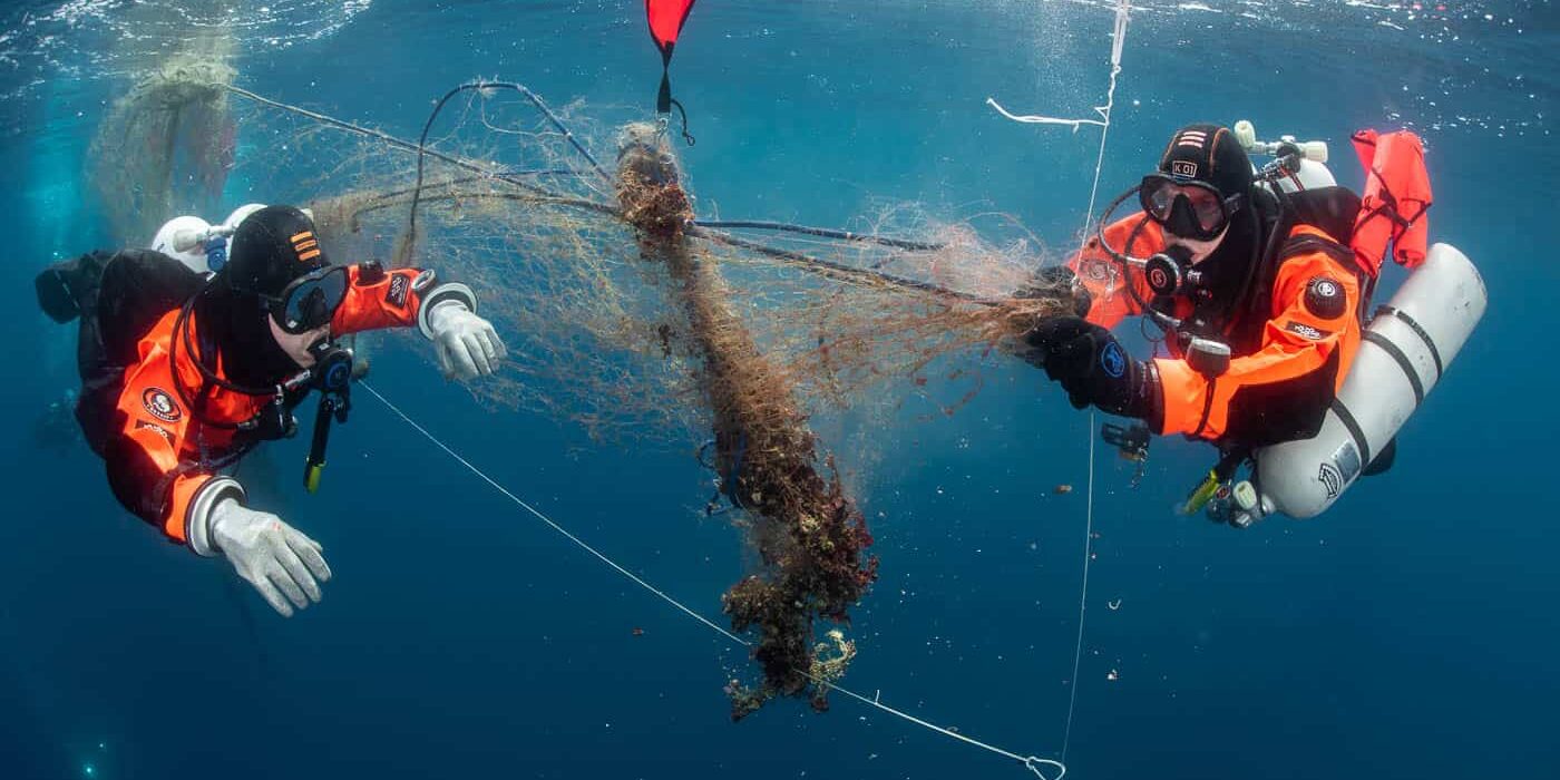 Duikers van de stichting Ghost Diving hebben verloren visnetten opgedoken in Spanje, Tossa de Mar