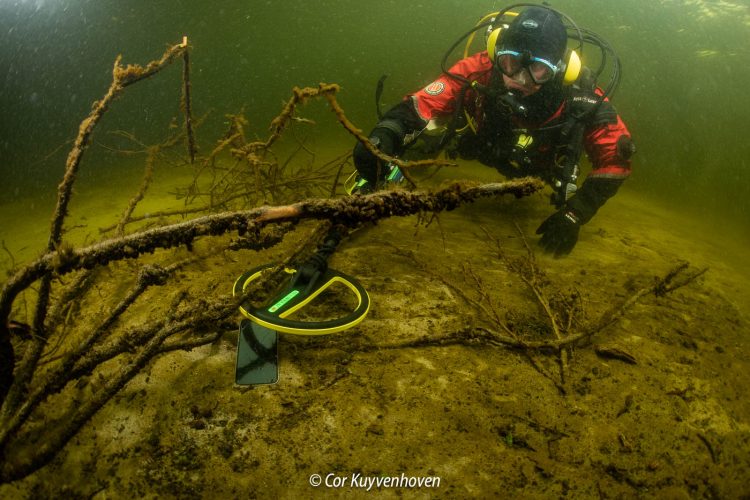 Onderwater metaaldetector-quest-fotoreportage