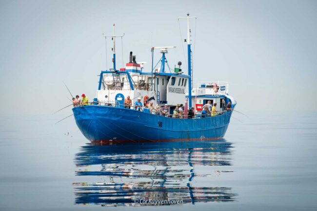 Vissersboot Noordzee met wrakvissers