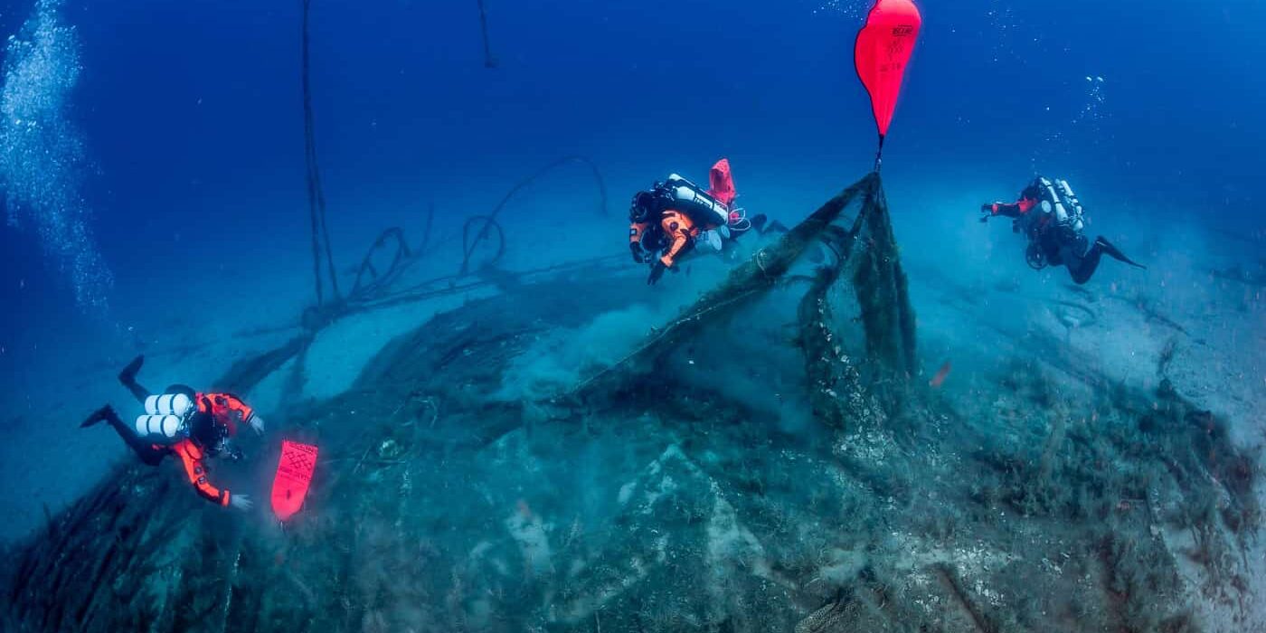 Duikers van Ghost Diving ruimen verloren visnetten op